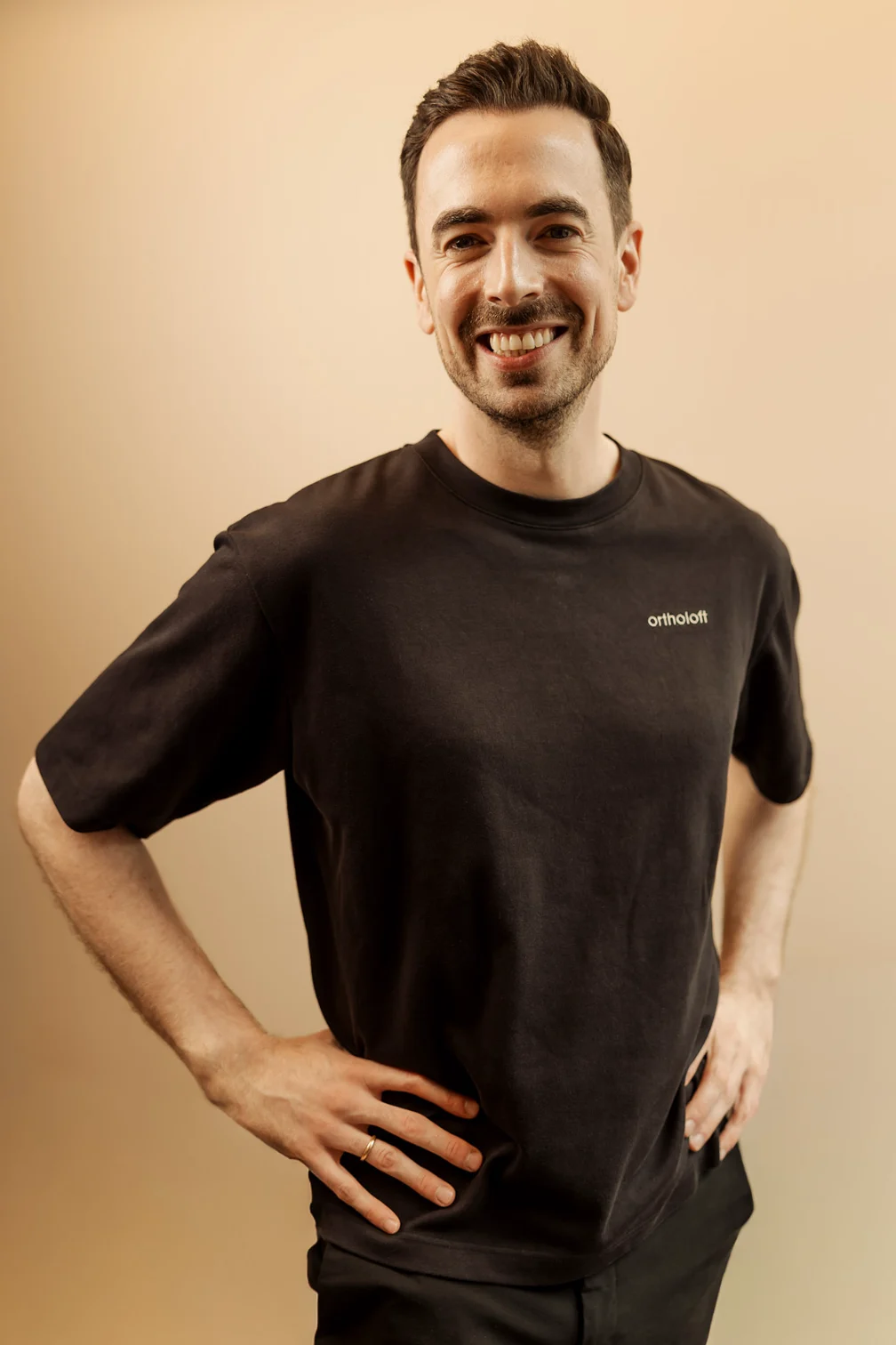 Porträt von Dr. Dominik Pfeil, Fachzahnarzt für Kieferorthopädie in München