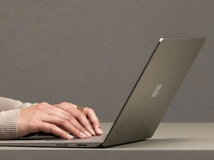 Digitale Behandlungsplanung am Laptop, Themenbild zur Planung beim Kieferorthopäden in München