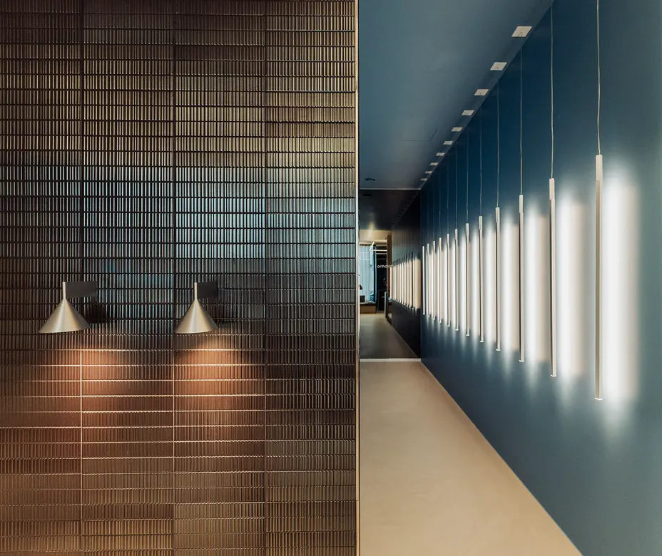 Reception area and hallway of the ortholoft orthodontic practice in Schwabing-West